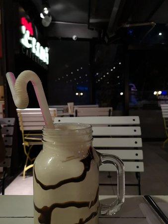 Nesh Waffle Cafe&Bistro